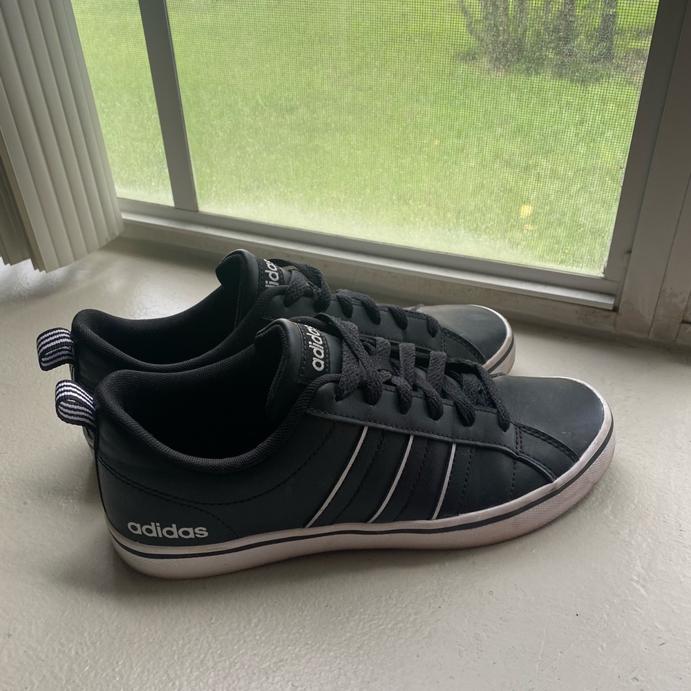 Adidas Sneakers